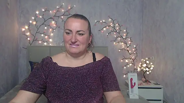 DianaMGG online show from April 15, 2026, 5:57 am