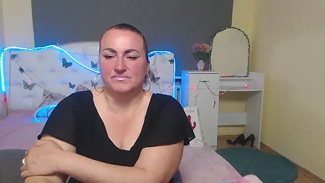 DianaMGG online show from April 27, 2026, 5:49 am