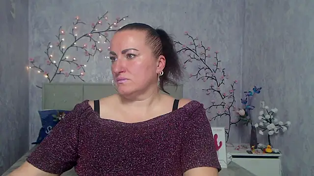 DianaMGG online show from April 24, 2026, 5:42 am