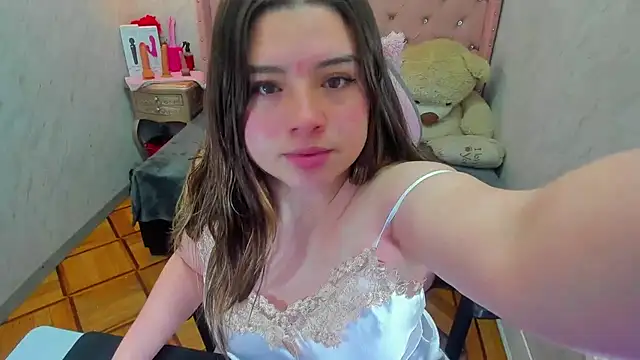 Lianngrace online show from April 22, 2026, 2:46 pm