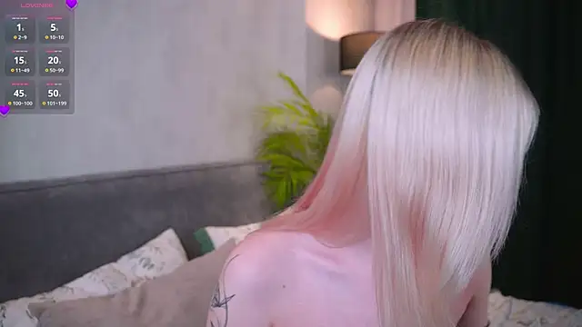 EdlaHewell online show from March 17, 2026, 1:19 am