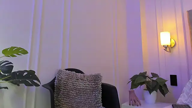 JasmineRoss 1 online show from October 29, 2025, 7:13 pm