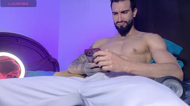 K cique online show from March 10, 2026, 1:42 am