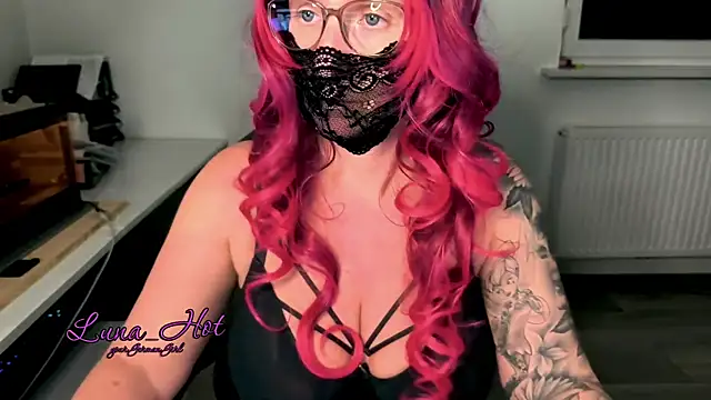 Lunalein online show from November 20, 2025, 8:31 pm