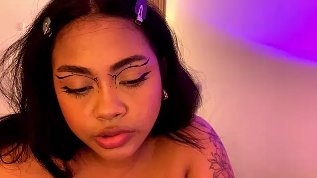 Dahiana Giil online show from May 6, 2026, 5:33 am