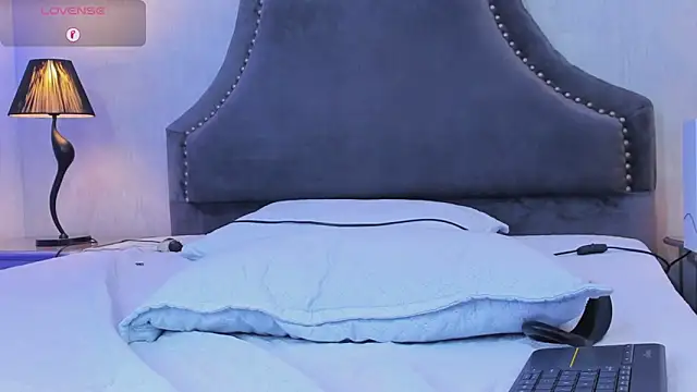 JacobRoberts1 online show from December 19, 2025, 8:38 am