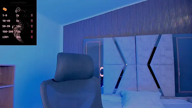 JacobRoberts1 online show from November 3, 2025, 7:28 pm