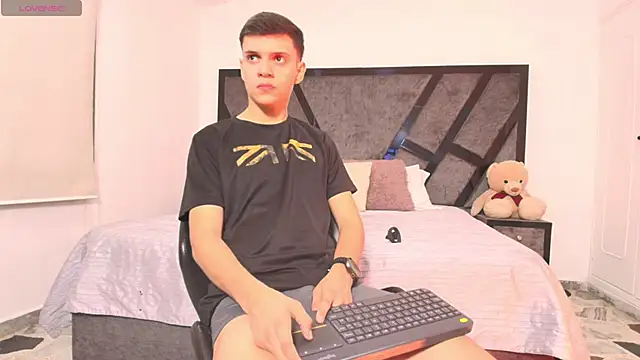 JacobRoberts1 online show from March 17, 2025, 4:29 am