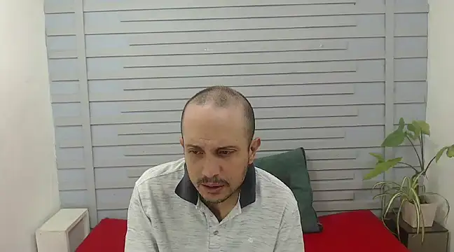 JhonTorres018 online show from February 24, 2025, 7:30 pm