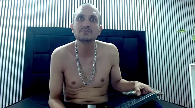 JhonTorres018 online show from February 18, 2025, 3:42 am