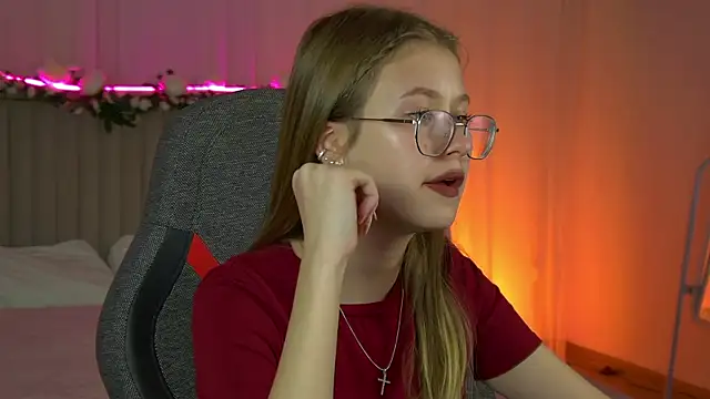 EveMundie online show from September 30, 2025, 12:11 pm