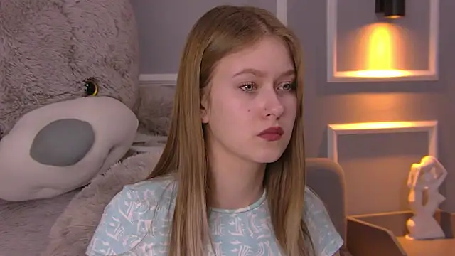 EveMundie online show from March 4, 2025, 12:33 pm