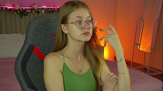 EveMundie online show from September 17, 2025, 12:18 pm