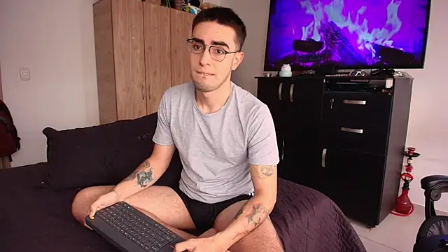Snapshot of Andy_shaaw chatting on January 6, 2026, 1:48 pm Andy shaaw online show from January 6, 2026, 1:48 pm