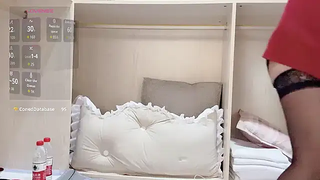 yueyue2003 online show from November 19, 2025, 4:12 am