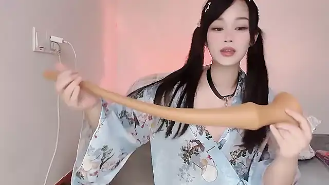 yueyue2003 online show from March 4, 2025, 5:24 pm