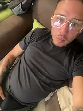 locoxTi45 online show from March 19, 2025, 4:24 pm