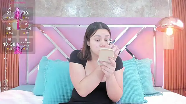 EmmaSulivan online show from December 5, 2025, 1:21 pm