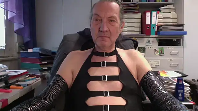 HMStraps01 online show from February 27, 2025, 2:43 pm