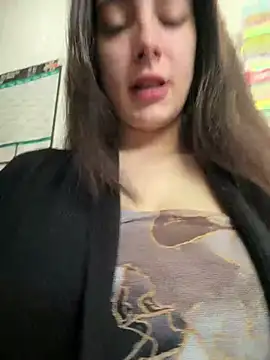 sexymelli18 online show from May 1, 2026, 8:19 am
