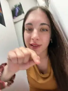 sexymelli18 online show from June 3, 2026, 2:33 pm