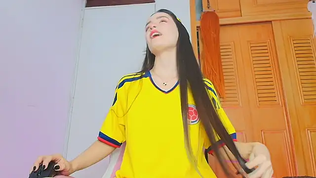 Peach Rose  online show from November 15, 2025, 5:06 pm