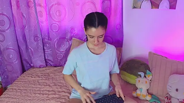 Peach Rose  online show from November 5, 2025, 7:06 pm