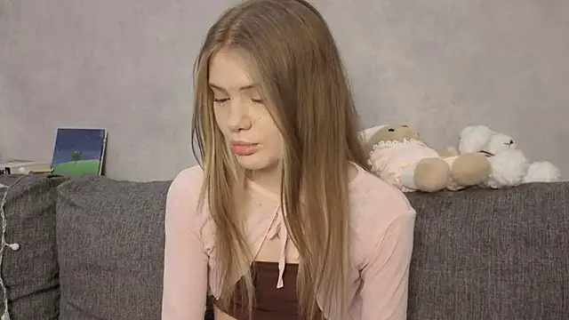 CarolinePepper online show from July 3, 2026, 1:28 pm