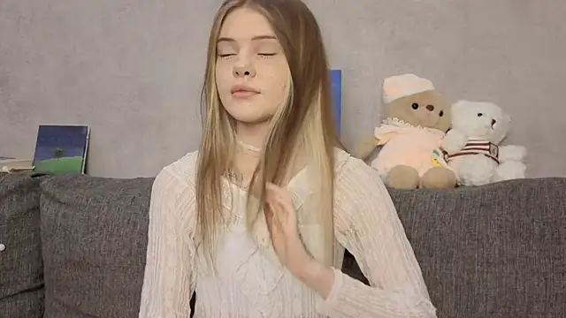 CarolinePepper online show from July 4, 2026, 1:37 pm