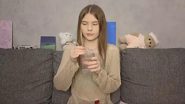 CarolinePepper online show from May 22, 2026, 1:31 pm