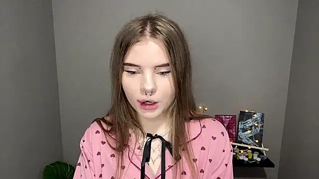 CarolinePepper online show from March 11, 2025, 5:13 pm