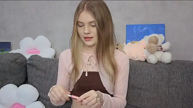 CarolinePepper online show from August 5, 2026, 1:27 pm
