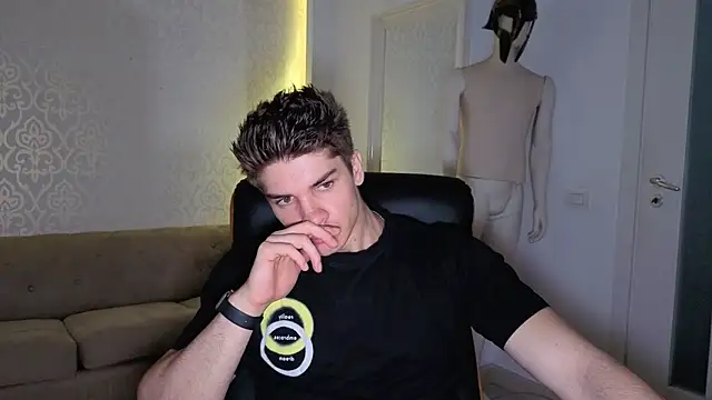 Snapshot of MaxKaiden chatting on June 11, 2026, 4:20 am MaxKaiden online show from June 11, 2026, 4:20 am