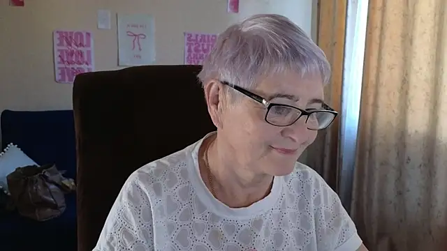 Snapshot of Sandra_Snowflake chatting on May 22, 2026, 4:10 am Sandra Snowflake online show from May 22, 2026, 4:10 am