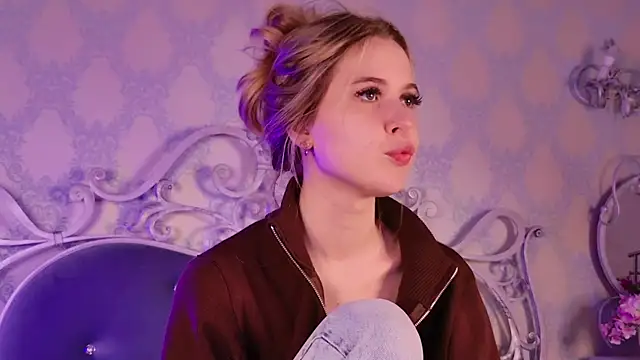 BECKI VRES online show from September 13, 2025, 8:31 pm