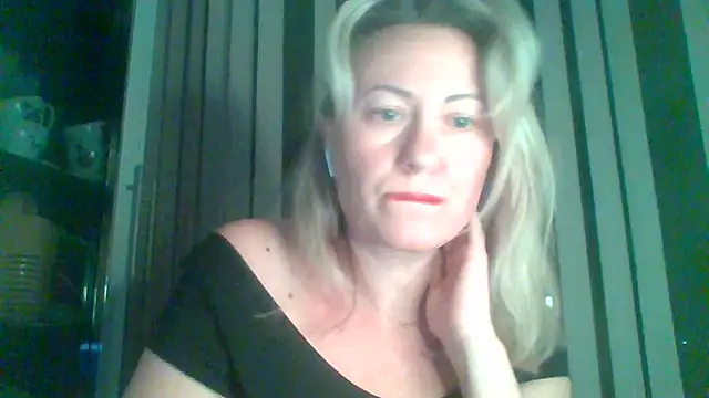 Snapshot of Mary888x chatting on February 21, 2025, 6:15 pm Mary888x online show from February 21, 2025, 6:15 pm