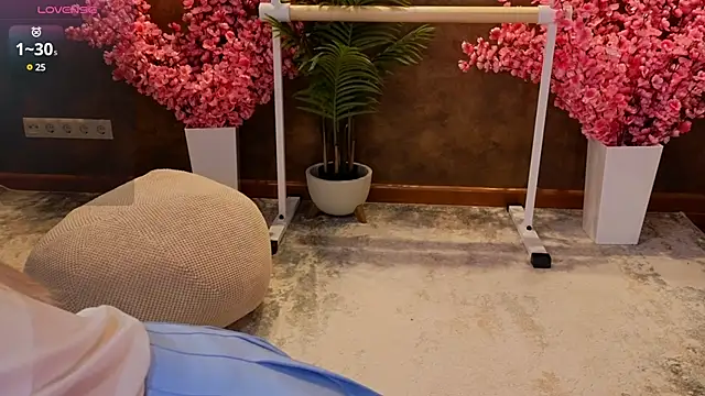 aishiro online show from February 24, 2025, 1:10 pm