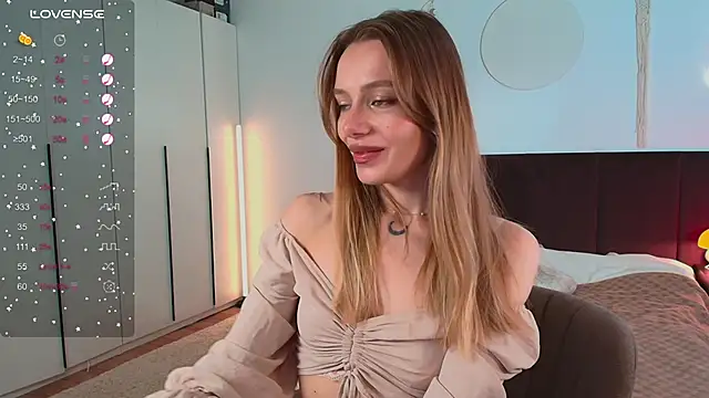 LunaticaBae online show from October 19, 2025, 2:58 am