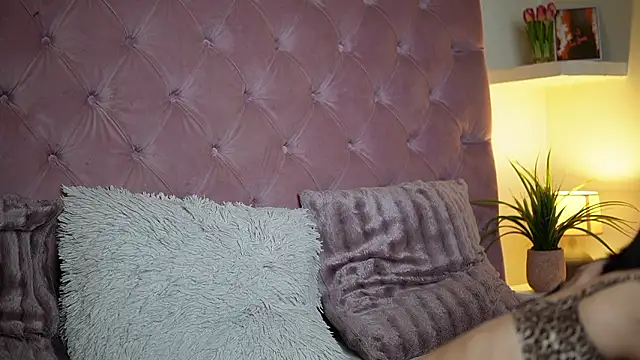 MaiaMini online show from February 10, 2026, 8:52 pm