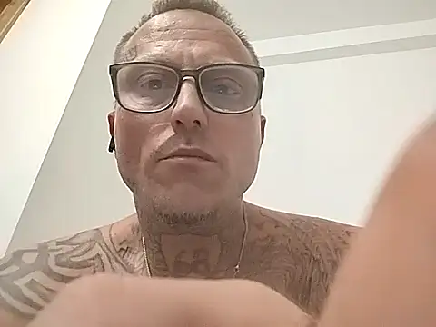 mickeyg420 online show from October 19, 2025, 1:08 am