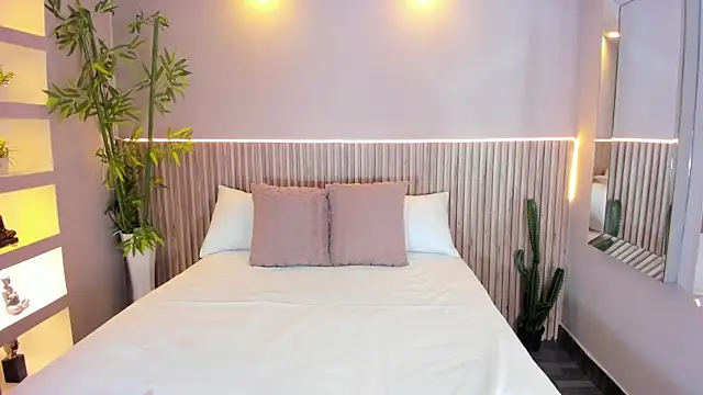 GeorginaReyes online show from September 29, 2025, 11:21 pm