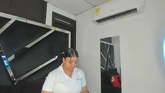 Rubyxht online show from October 3, 2025, 12:39 pm