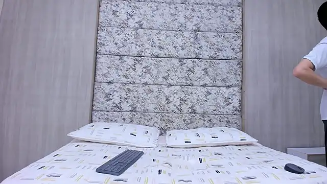 frank jhonsson online show from February 19, 2026, 6:49 pm