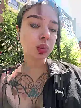 AlishaPrettyBlade online show from June 18, 2026, 5:06 am