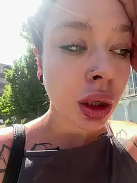 AlishaPrettyBlade online show from June 6, 2026, 7:35 am