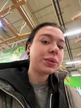 AlishaPrettyBlade online show from March 11, 2026, 9:03 am