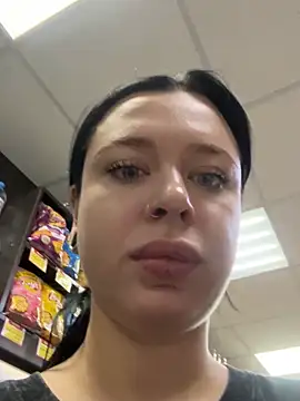 AlishaPrettyBlade online show from September 25, 2025, 10:21 am