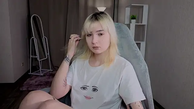 Nasy online show from December 2, 2025, 5:14 pm