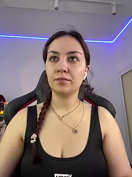 AshleySkott  online show from October 28, 2025, 8:35 am