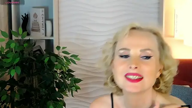 Sandra Kind online show from September 14, 2025, 6:03 am